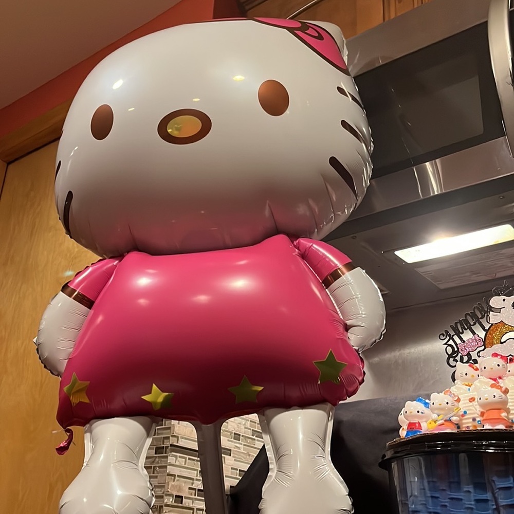 Hello Kitty Cake Topper and Inflatable Balloon - Picture 7 of 7